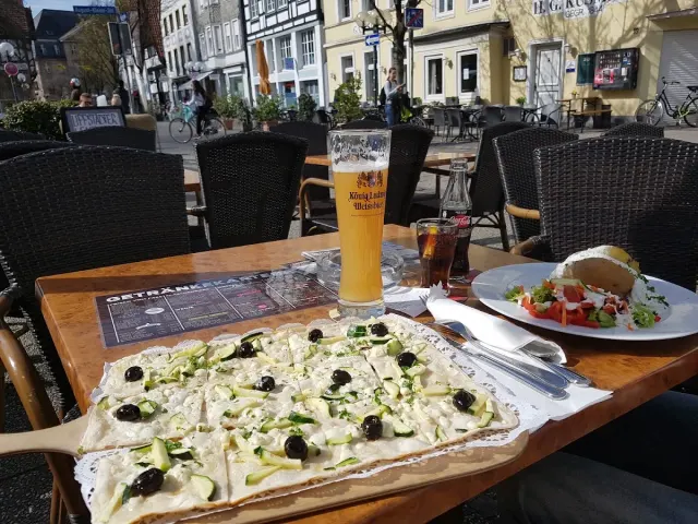 BookNoFees: Restaurant – Café Einstein – Lippstadt – Einstein’s Café, photo 3