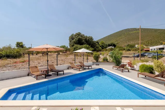 BookNoFees: Villa Mila Kastela Deluxe Room – Kaštel Novi