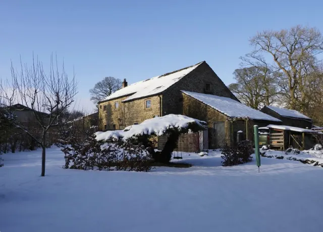 BookNoFees: Peaceful private room in a stone-built house – Hope Valley