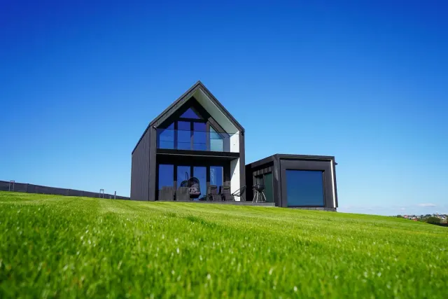 BookNoFees: A stylish house surrounded by nature, with a sauna and a hot tub – Rusinowo