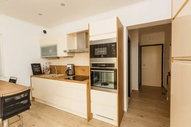 BookNoFees: Miran’s flat with a balcony and a sea view – Okrug Gornji