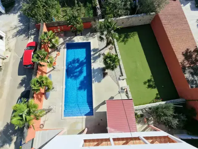 BookNoFees holiday home in Čabrunići – The ultimate holiday experience in a 130m² space, with a 57m² pool and private garden