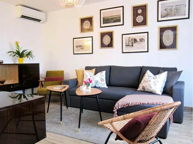 BookNoFees: Spacious holiday home with a garden and sea views – Medulin