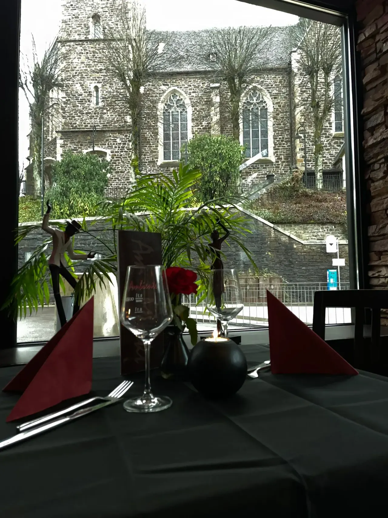 BookNoFees: Café – Ambiente Am Markt – Lennestadt – Ambience at the Market, photo 1