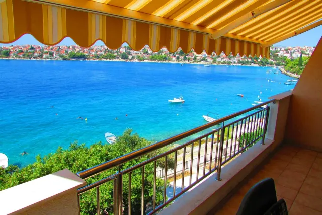BookNoFees: Miran’s flat with a sea view – Trogir