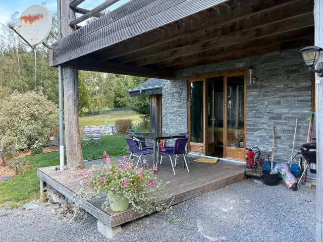 BookNoFees: A peaceful apartment surrounded by nature, with a covered terrace and swimming pool – Membre Sur Semois