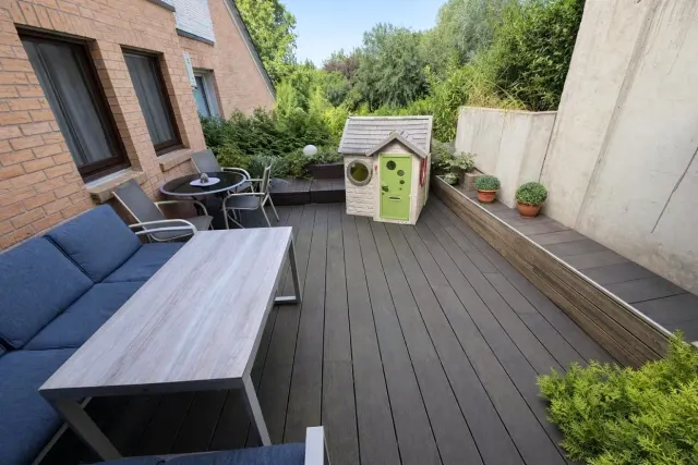 BookNoFees: A peaceful holiday flat with a terrace and a view of the garden – Rheinstetten