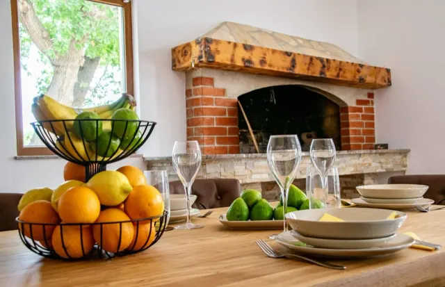 BookNoFees: A peaceful, rustic villa with a private swimming pool – Posedarje