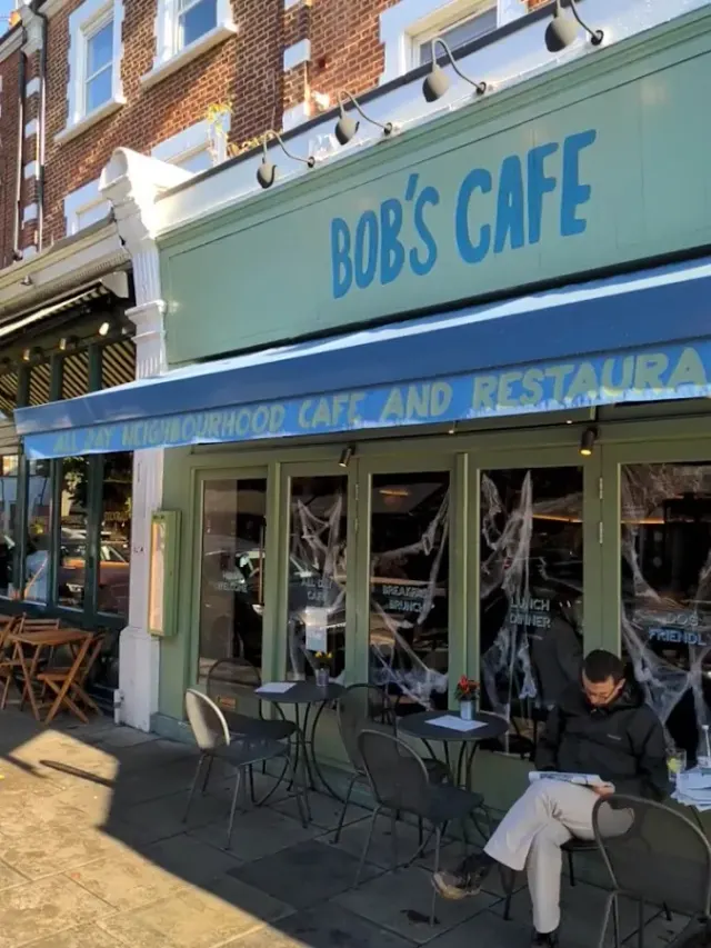 BookNoFees: Café – Bob's Cafe – London – Bob's Cafe, photo 3