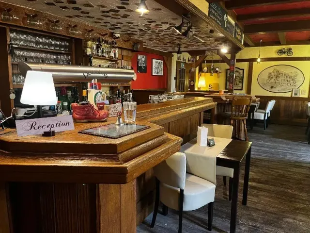 BookNoFees: Henblas — Hotel, Restaurant & Pub, Neuenrade-Altenaffeln