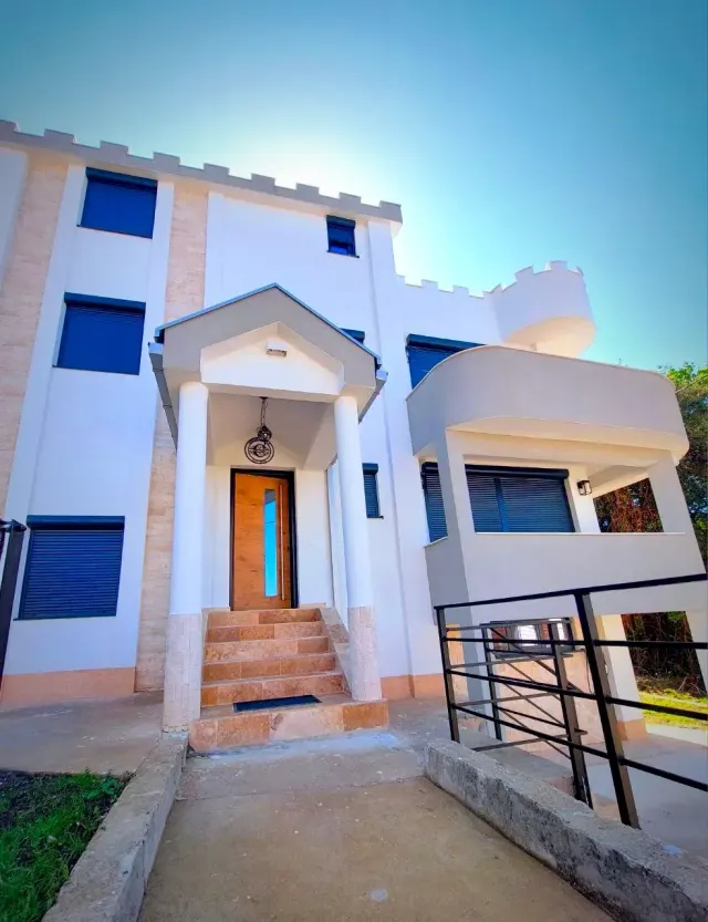 BookNoFees: GreenCastle Rapunzel Holiday Flat – Bar Montenegro