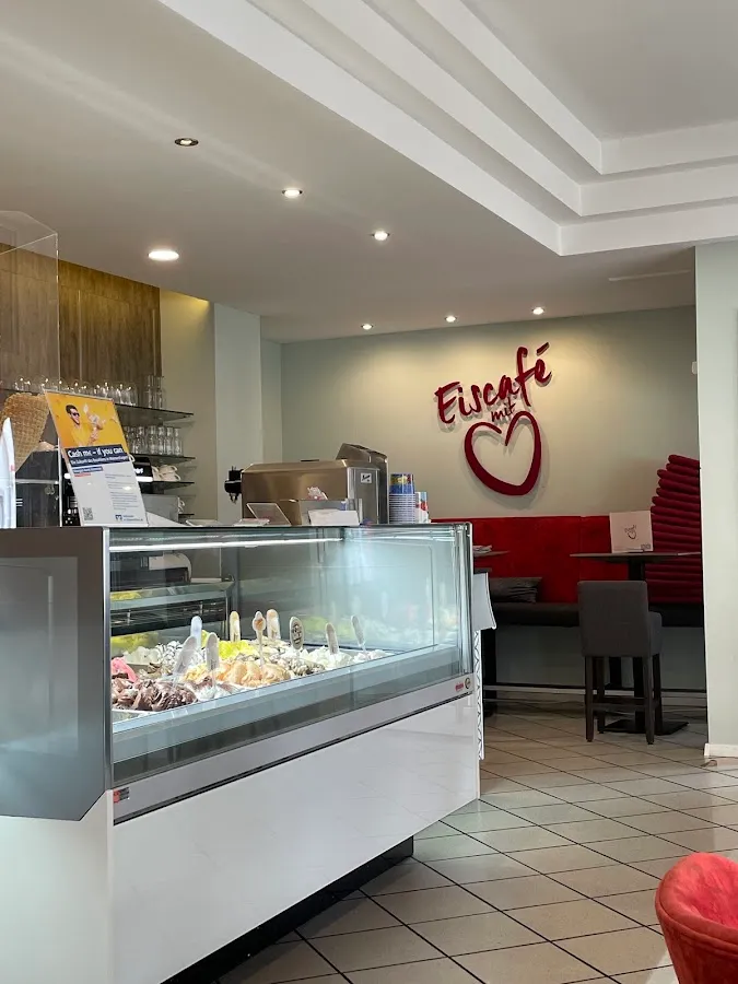 BookNoFees: Restaurant – Eiscafé mit Herz – Meinerzhagen – An ice-cream parlour with a heart, photo 1
