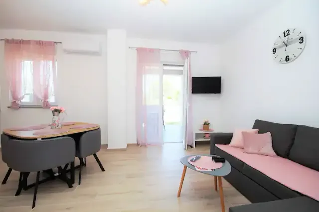 BookNoFees: Manu B – Ground-floor flat with parking space & close to the beach – Fažana