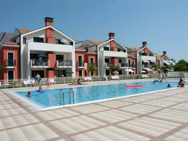 BookNoFees: A spacious flat in a quiet complex with a swimming pool – Cavallino-Treporti