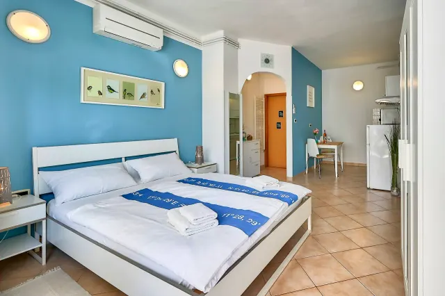 BookNoFees: Lovely studio for 2 people with Wi-Fi – Pula