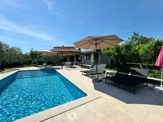 BookNoFees: Meme 3 – Four-star flat with gym and swimming pool – Pula