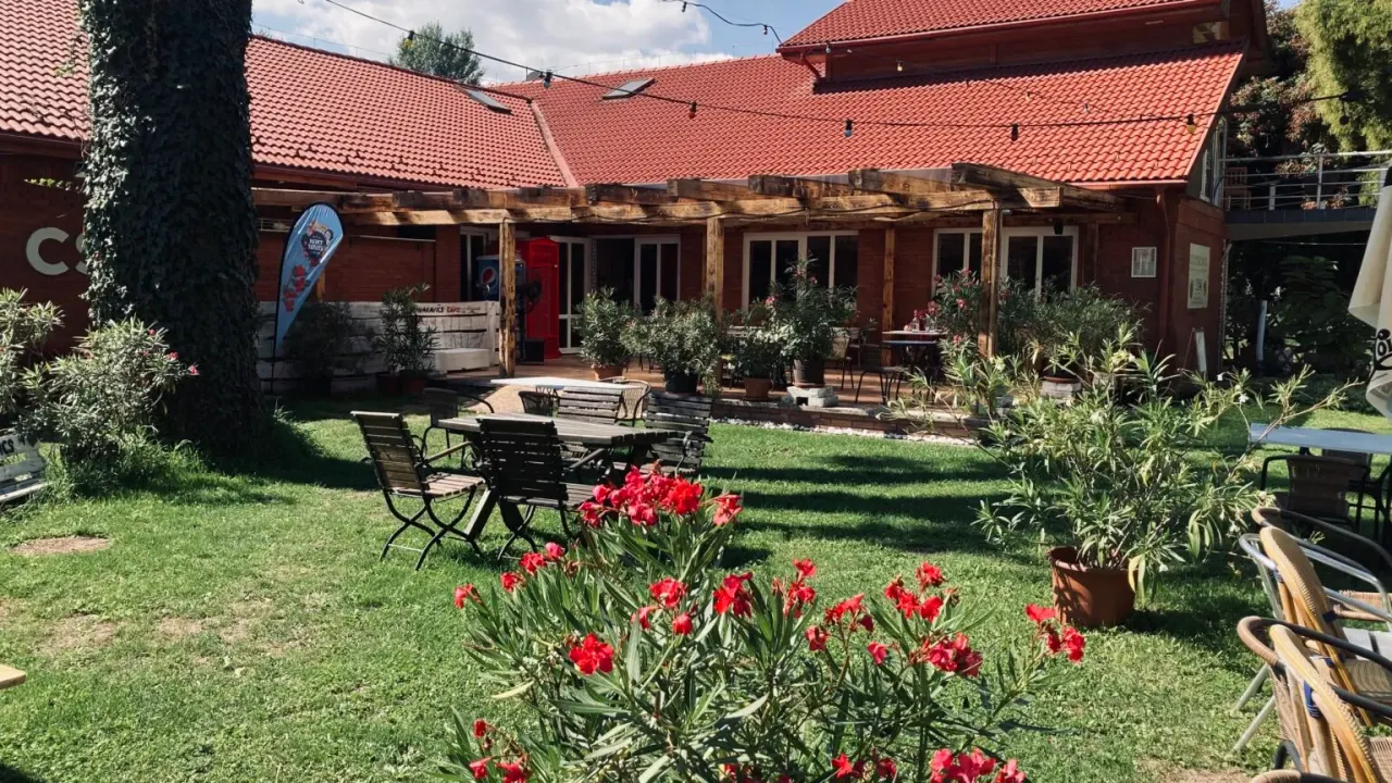 BookNoFees: Restaurant – Dunakavics Bowling Klub – Budapest – Dunakavics Bowling Club, photo 1