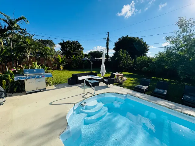 BookNoFees holiday home in Cutler Bay – Peaceful Tiny House with Garden and Pool