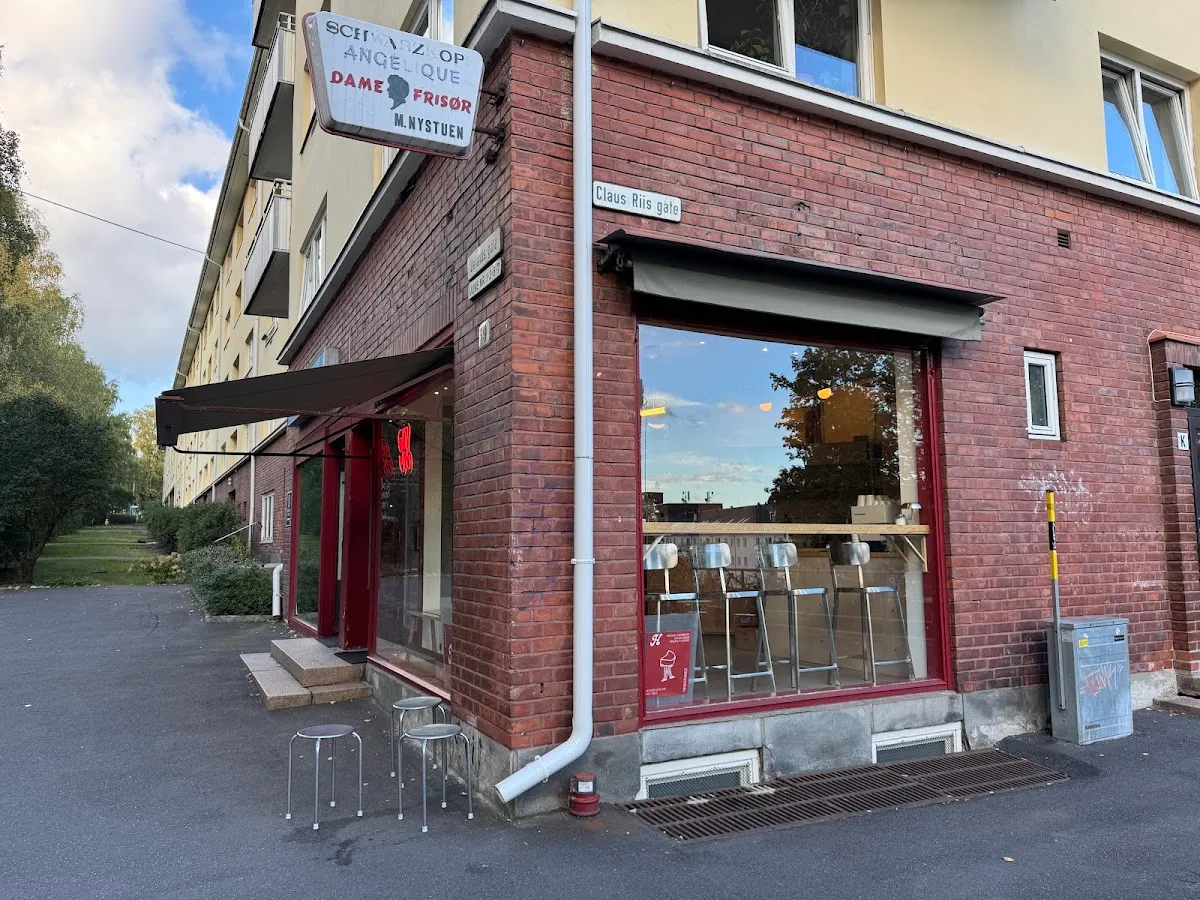 BookNoFees: Café – Hernández – Oslo – Hernández, photo 1