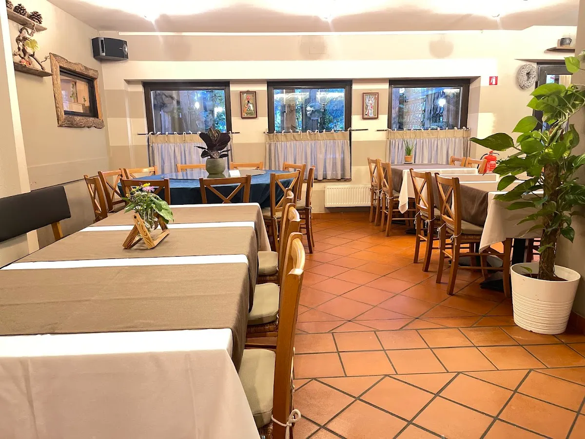 BookNoFees: Restaurant – Beli labod 2 – Ljubljana – The White Swan 2, photo 1