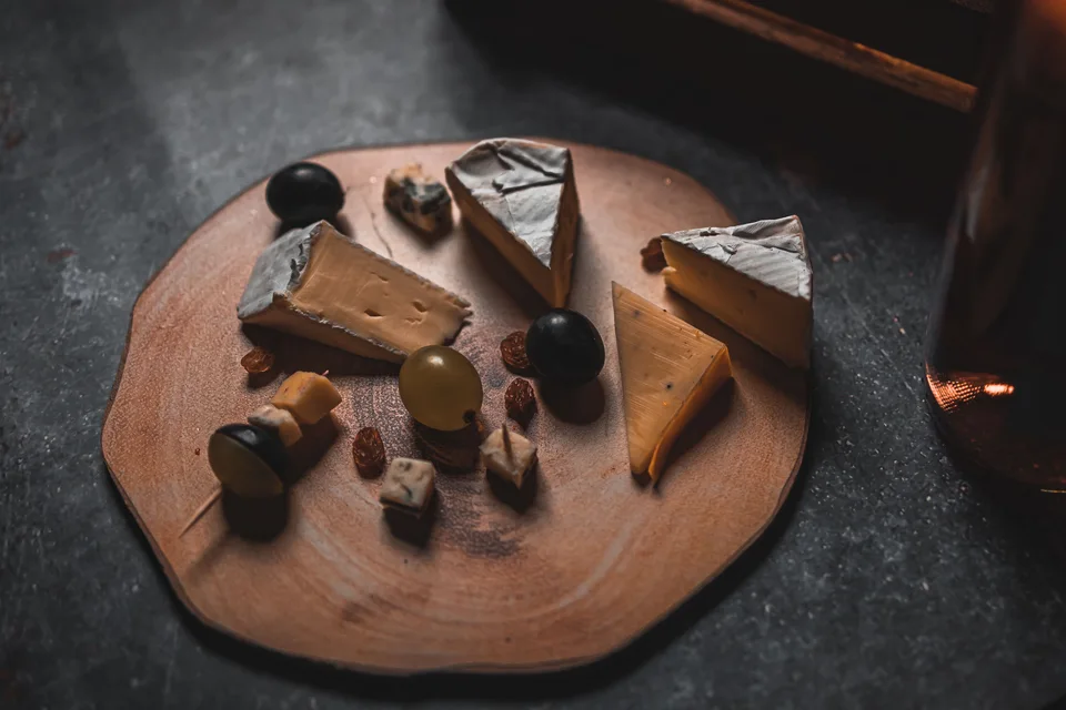 BookNoFees: Example photo: Cheese platter