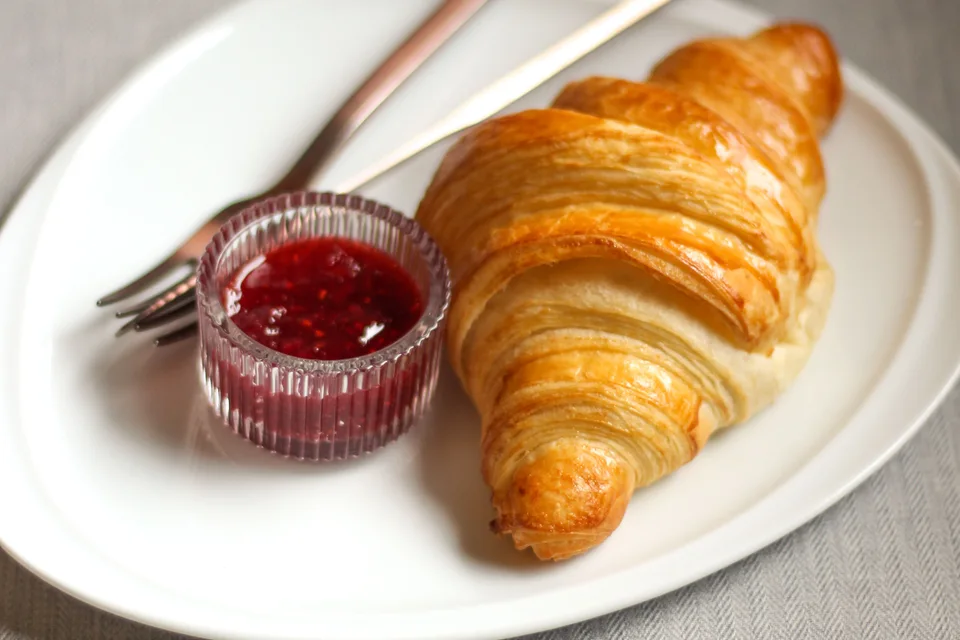 BookNoFees: Example photo: Croissant served with jam