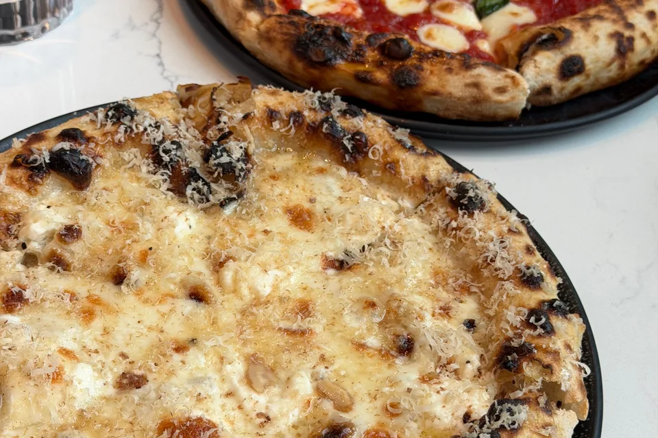 BookNoFees: Example photo: Pizza