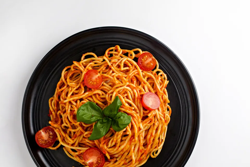 Example photo: Spaghetti with tomato sauce and basil